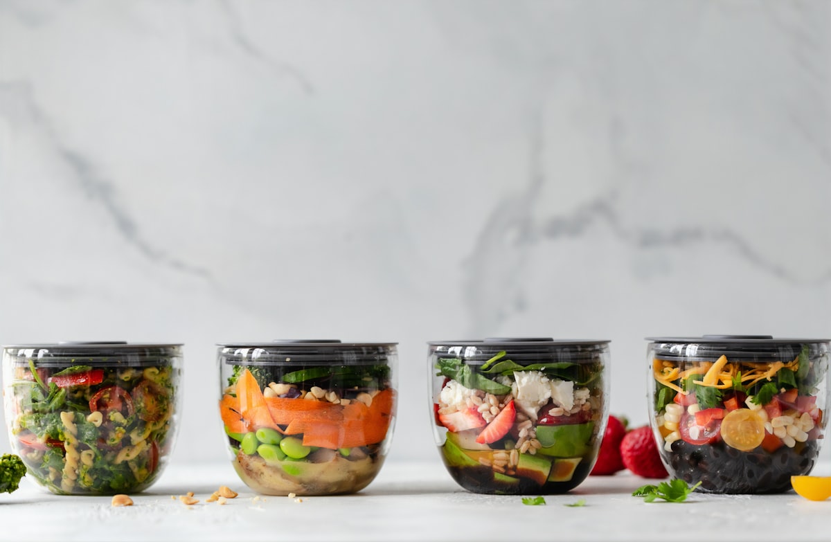 Välipalaa proteiini-pallo ja kaakao